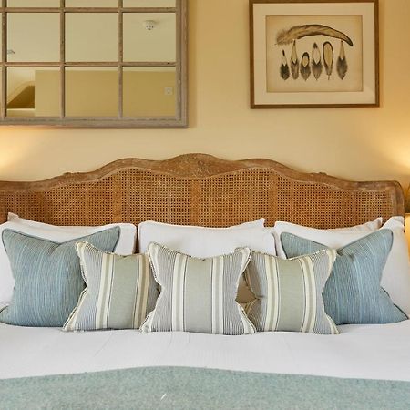 Hotel The Kingham Plough Exterior foto